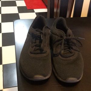 black nike running shoes size 7 womens